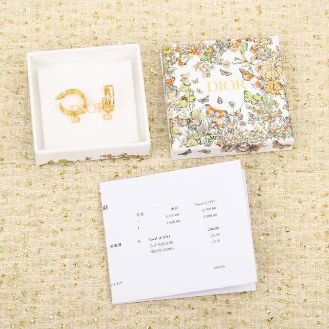 Our Product Zp5070, Bulk Orders Please Contact Customer Service D-Shaped Earring