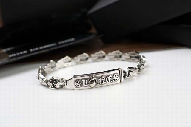 Kroxin Tongue Bracelet.
