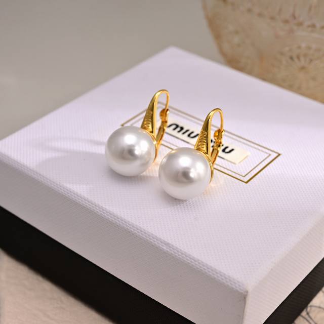 Zp Custom-Made Miu Miu Letter Earrings Elegant And Sophisticated Design, Carved