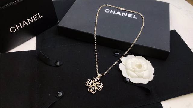 Must-Have Bestseller 22P New Design Openwork Small Heart Double C Heart-Shaped S