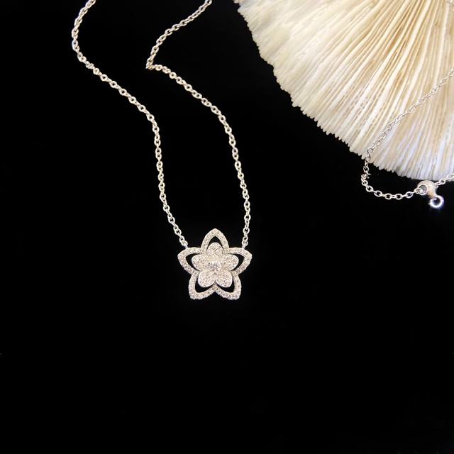 Flowergirl White Gold Graff Flower Necklace Wild Flower Necklace Embodies The Vi