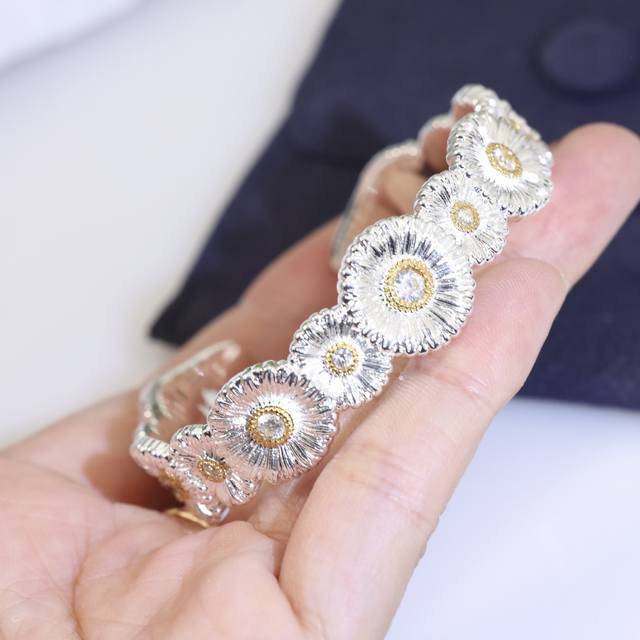 Daisy Bracelet Buccellati Italian High-End Jewelry Brand Vintage Palace-Style Br