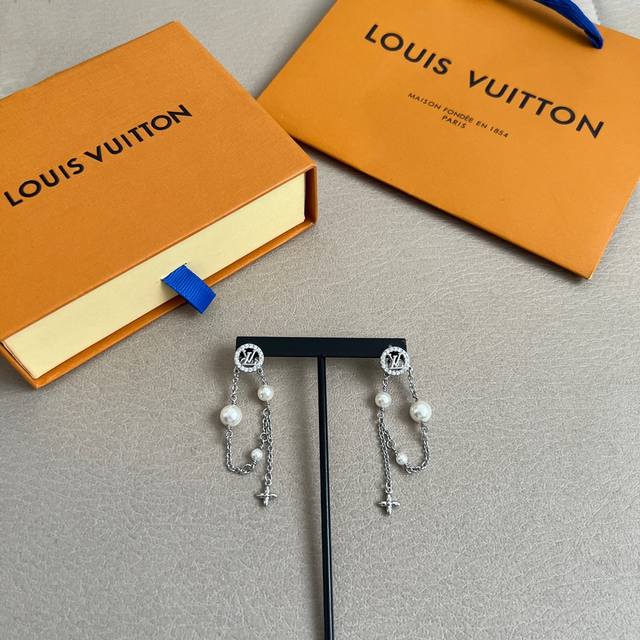 New Authentic Louis Vuitton Earrings, Louis Vuitton Earrings, Counter-Matching M