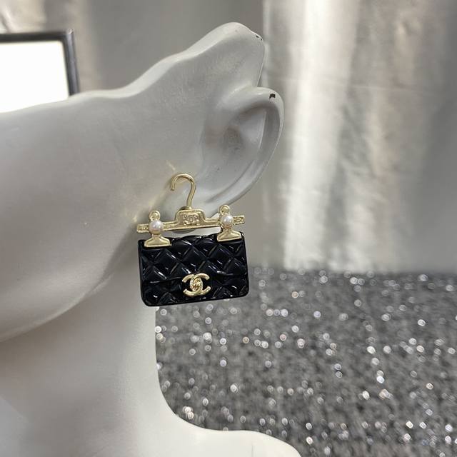 Code E2161 Chanel Earring Bestseller New Arrival New Acrylic Coat Hanger Bag Ear