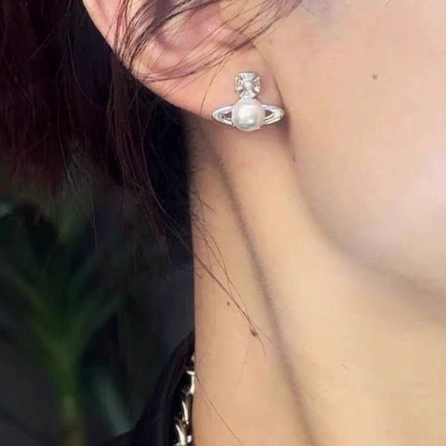 Empress Vivienne Pearl Saturn Earrings Empress Saturn Earrings Yyds! Saturn-Shap