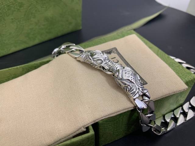 Small Size Now Available Gucci New Interlocking Tiger Head Necklace Length: 60Cm