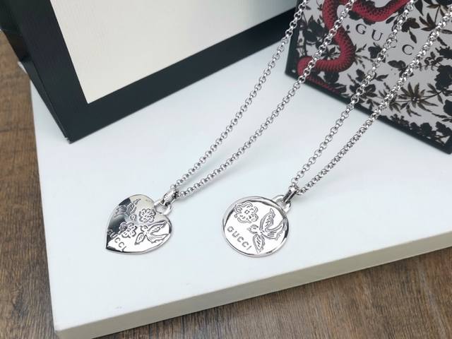 Gucci New Blind For Love Series Couple Necklace, Engraving Beautiful Love On A R