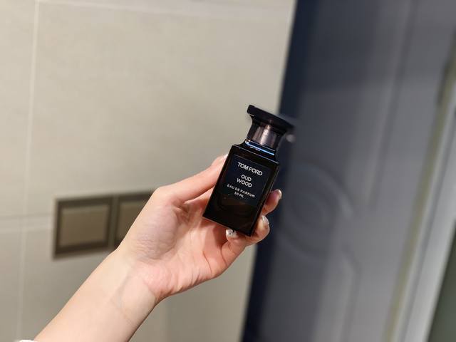 Counter Quality Agarwood Tf's Best-Smelling Perfume And Also The Most Popular On