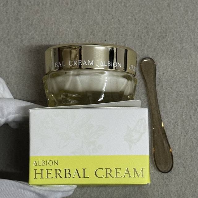 Exclusive Albion Golden Oil Cream 40G!