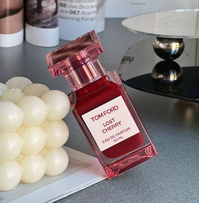 Counter Quality Tf Lost Cherry: Transparent Bottle With A Deep Lacquered Red Inn