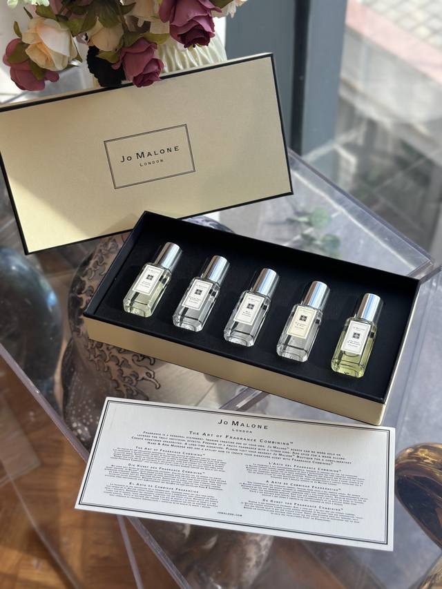 Counter Quality: Zou M Long Perfume Set (5-Piece Set). The Scents In The Set Are