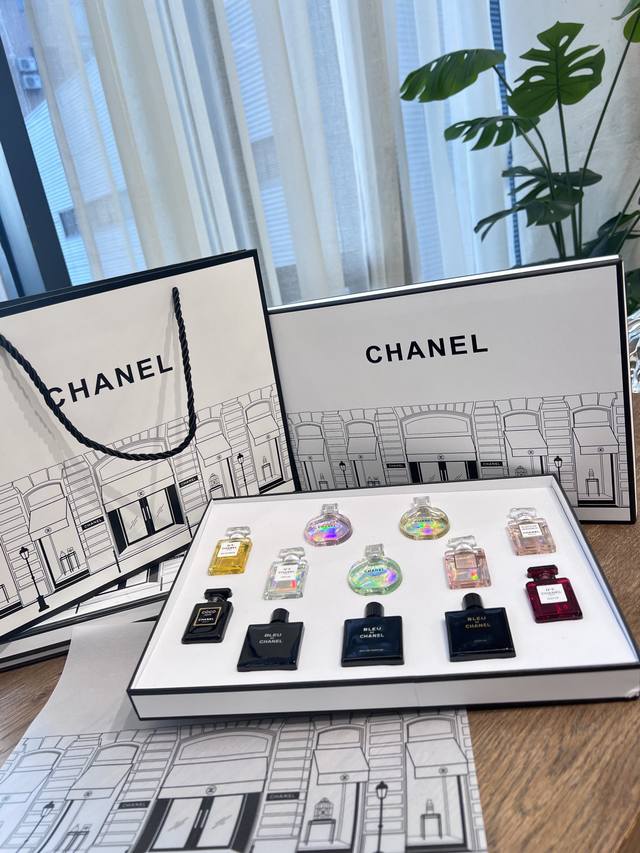 Counter Quality This Collection From Chanel Can Be Called The Hottest Family Ser