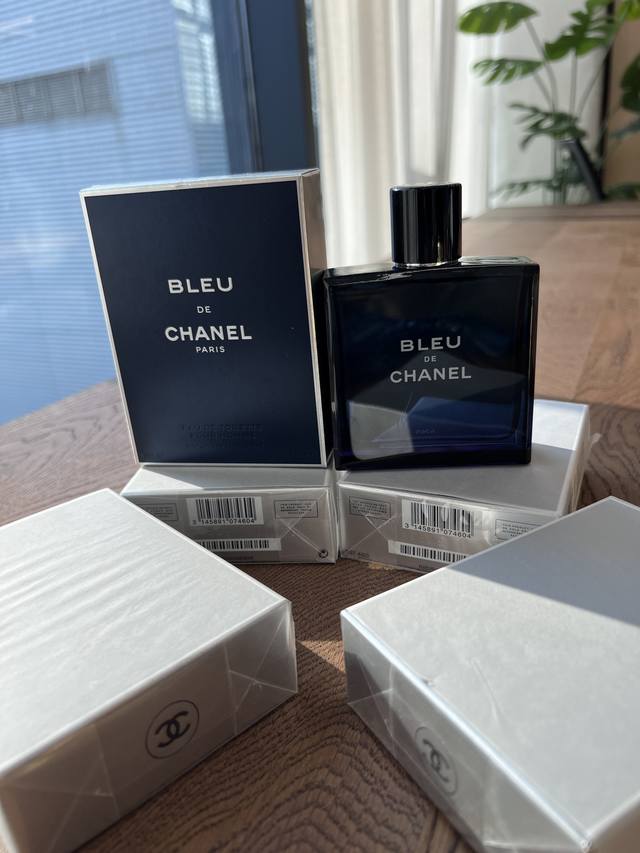 Counter Quality, Chanel's Blue Men's Eau De Toilette Has A Sophisticated Scent,