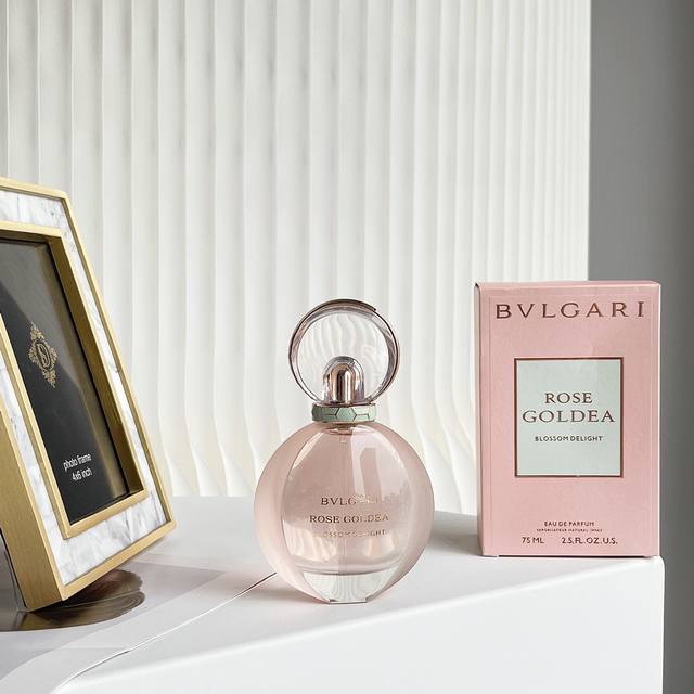 Counter Quality Bvlgari Rose Gold Shimmer Perfume Top Notes: Pomegranate, Rose,