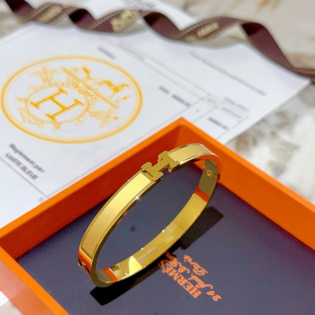Herm S Bracelet: This Piece Truly Tests The Artisan's Skill. Ensuring Every Deta