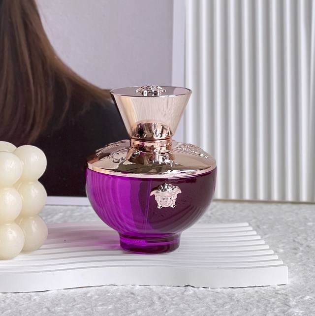 Counter Quality Versace Women Perfume, Not Only Showcasing The Softness Of Women