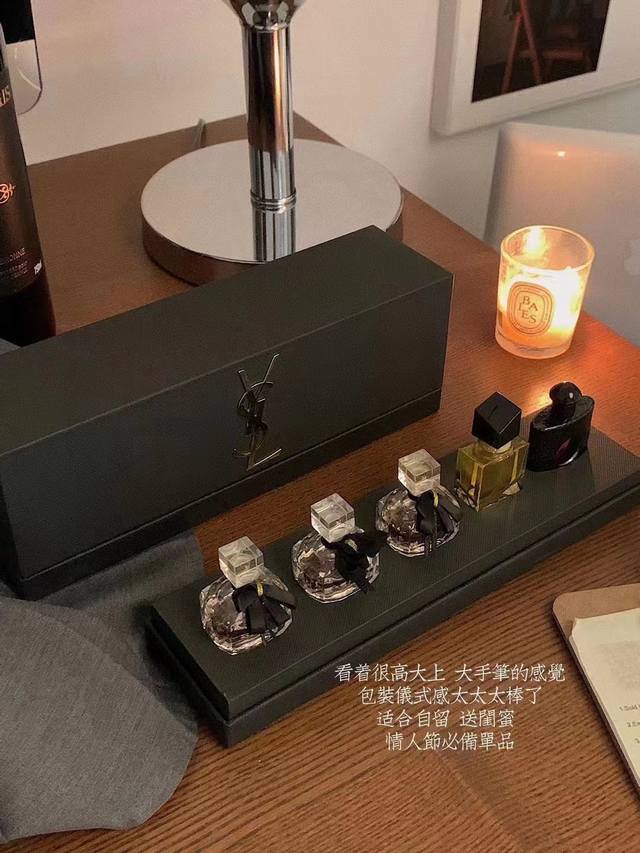 Counter Quality Full Set Packaging, Perfect For Gifting. Black Gold Gift Box, El