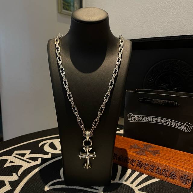 New Arrival, Boutique Quality Chrome Hearts Classic Retro Lock Clasp Necklace Wi