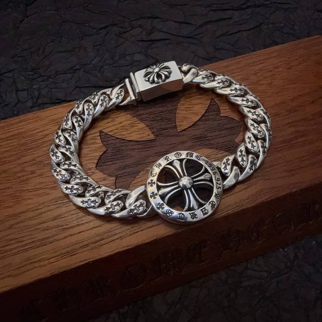 New Arrival, Boutique Quality Chrome Hearts Classic Retro Cross Cuban Bracelet.