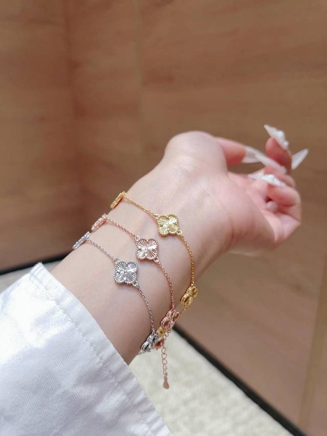 Gold-Plated Mimi Gold Vca Laser-Cut Five-Flower Bracelet, Absolutely Stunning! T