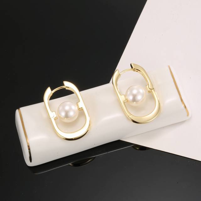 Latest Dior Hot Item, Same As All The Influencers, Exploding Dior Series, Pearl