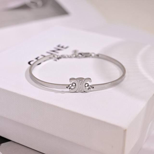 Celine New Preclous Bracelet Simple And Fashionable Earrings, Made From The Same