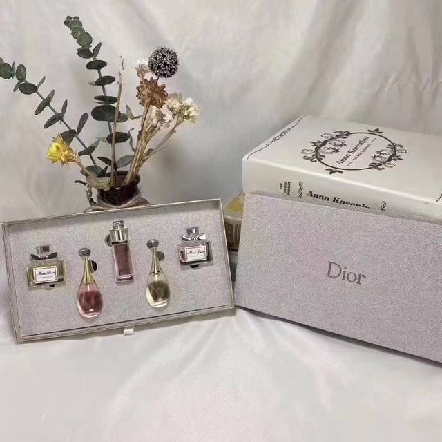 Counter Quality Dior Perfume Sample Set Of Five In A Silver Box! Includes: Light