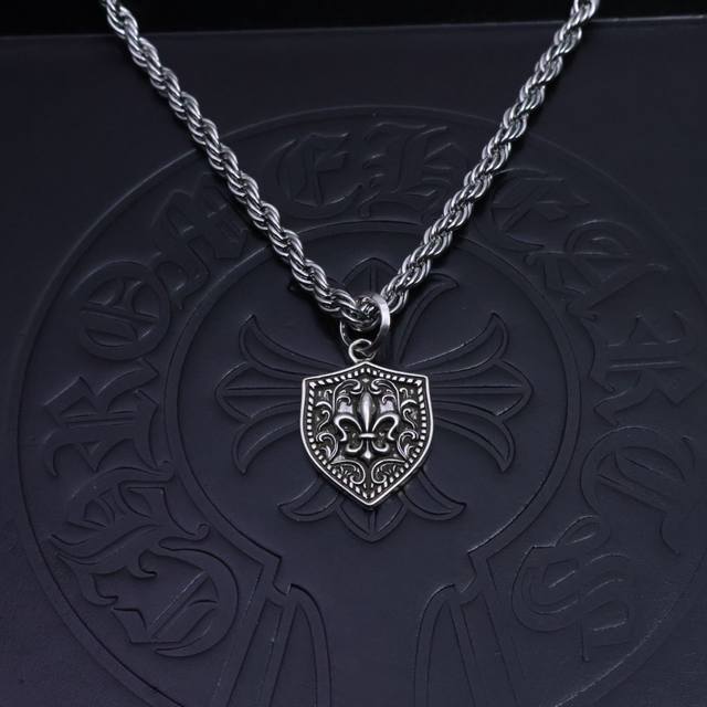 2025 Classic Bestseller] Cro Heart Necklace, Braided Chain Necklace Is Super Sty