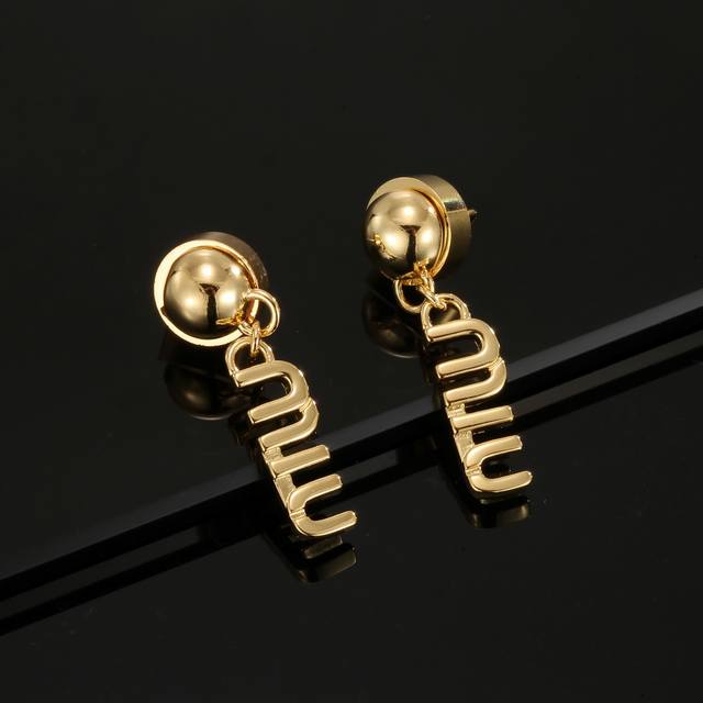 Miu Miu New Design Swarovski Letter Stud Earrings Original Material, Pure Silver