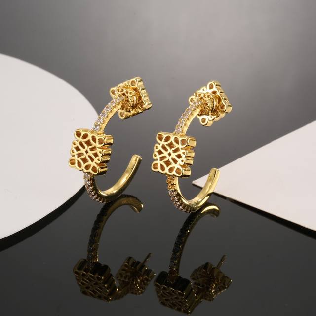 New Louis Vuitton Ear Studs, Incredibly Artistic! The Logo Is The Most Beautiful