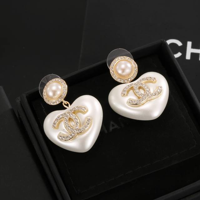 Chanel Heart-Shaped Peach Earrings, Following The Latest Trends For Early Spring