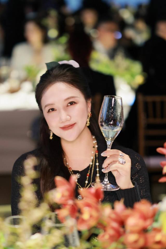 Our Product Zp8190, Bulk Orders Please Contact Customer Service. Chanel Double C