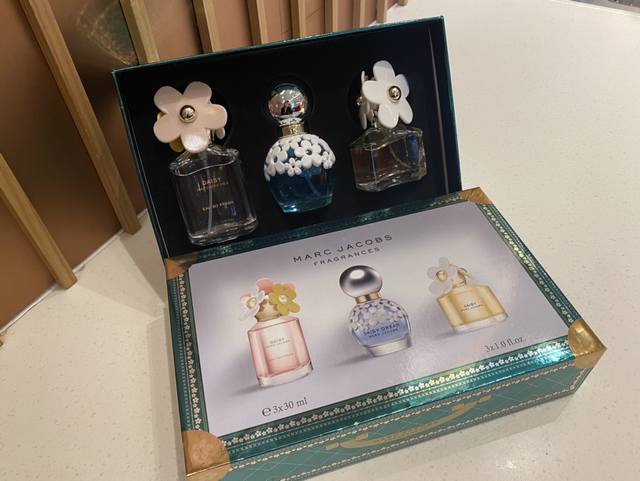 Counter Quality Daisy Perfume Sample Set! Marc Jacobs Daisy Perfume Sample Set 3