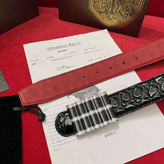 Low-Key, High-End, And Luxurious Men's Belt The Pinnacle Of Luxury Belts. Sr Ste