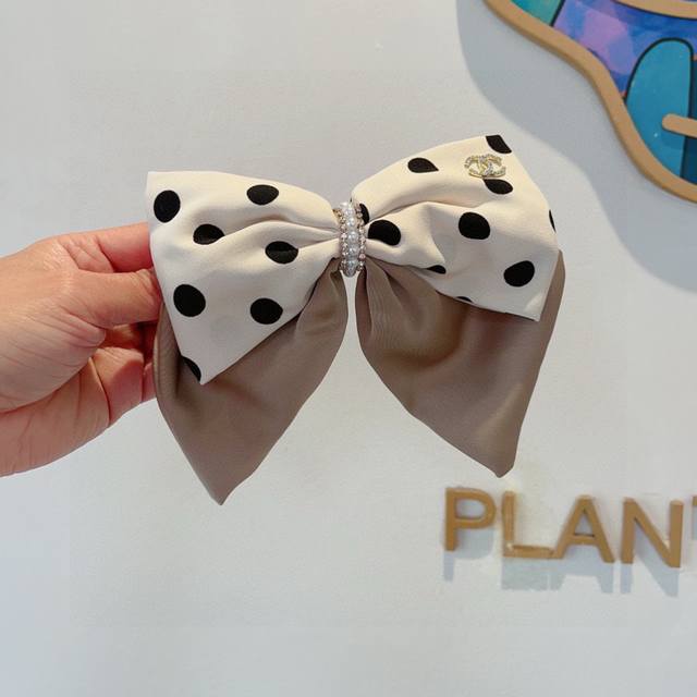 With Packaging Chanel Star-Approved Bow Hair Clip, Slingshot Clip, Influencer-Re