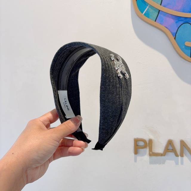 With Packaging Celine New-Arrival Letter-Shaped Woolen Wide-Brimmed Hairband, Co