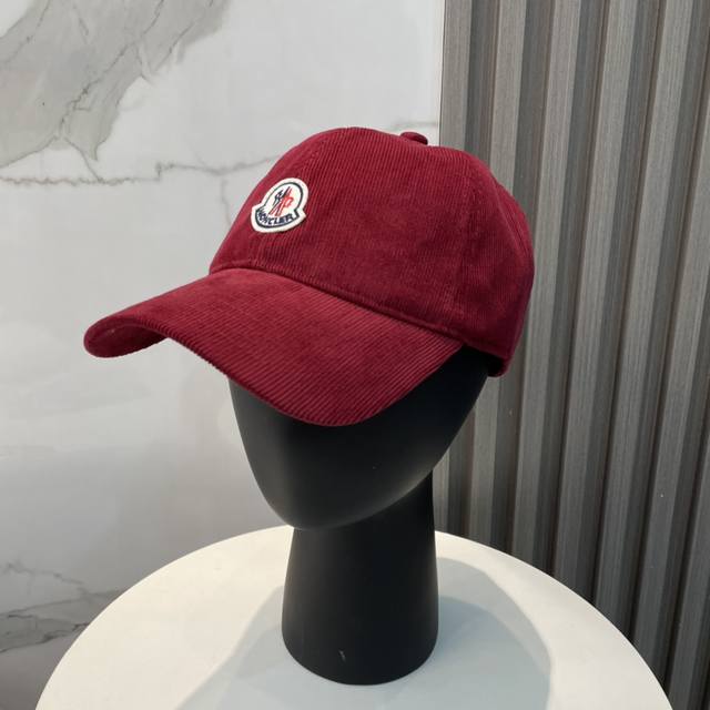 Moncler Fall/Winter New Velvet Baseball Cap, Full Of Texture. This Year's Velvet