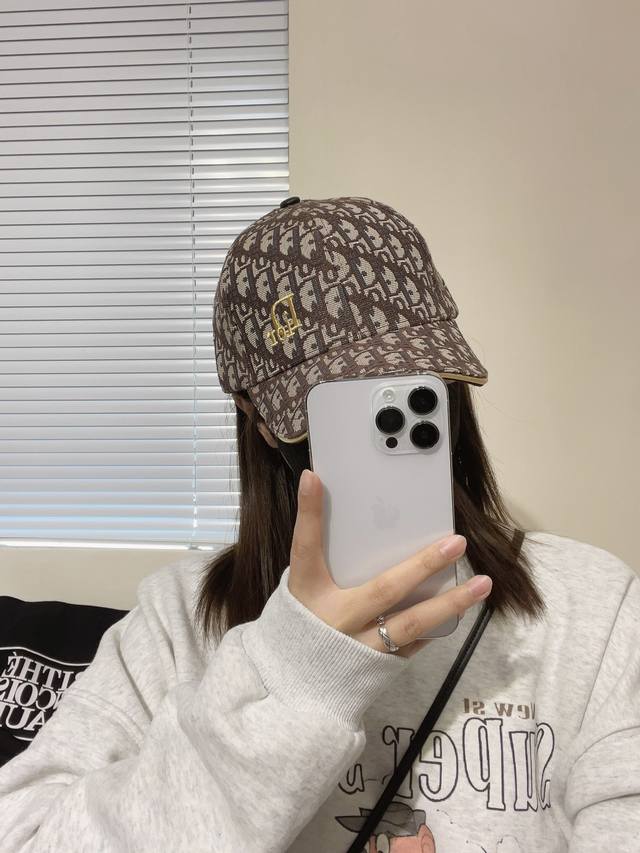 Dior New Original Embroidered Baseball Cap, Retro Charm, Popular New Style At Th