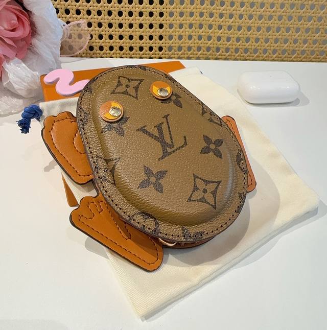 Louis Vuitton Frog Earphone Bag, Bag Charm, Can Hold Lipstick And Bluetooth Earp