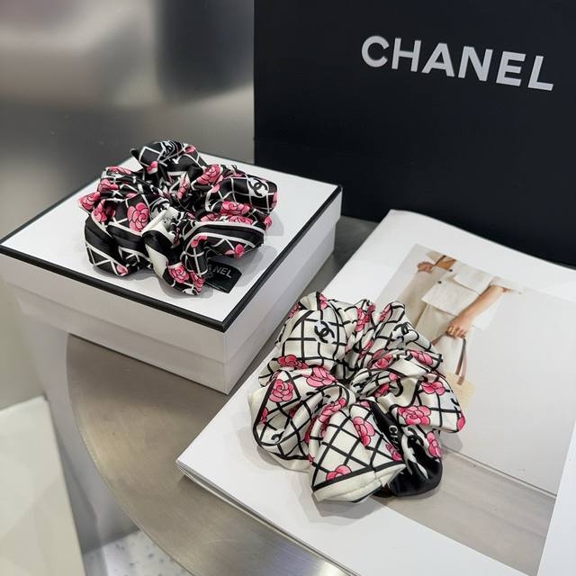 With Packaging Box Chanel's Latest Small Chanel Hair Band, Fashionable And Versa