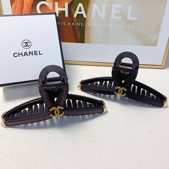 Chanel Chanel Hair Clip, Leather Vintage Logo Grab Clip, Elegant And Versatile,