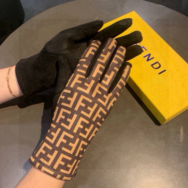Fendi Autumn/Winter Cashmere Gloves. Worth Comparing With Similar Products Of Di