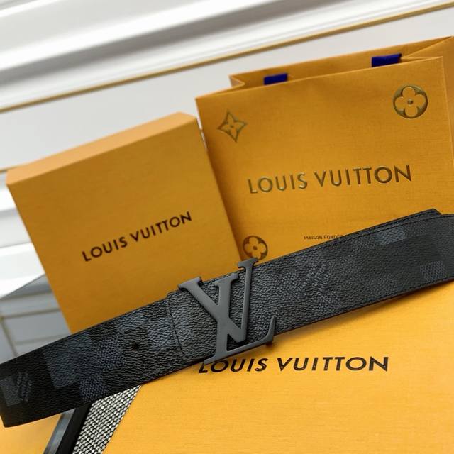 M8958 Initiales Damoflage Double-Sided Belt Seamlessly Integrates Pharrell Willi