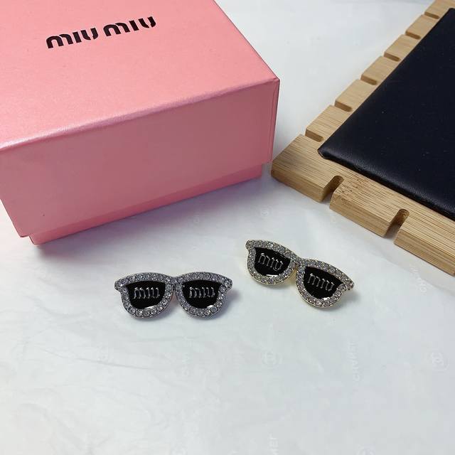 Miu Miu Miu Miu Brooch Mini Eyeglass Brooch Elegant And Sophisticated, A Must-Ha