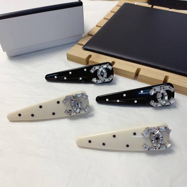 Chanel Chanel Hairpin Acrylic Polka Dot Czech Crystal Logo Edge Clip Bangs Clip