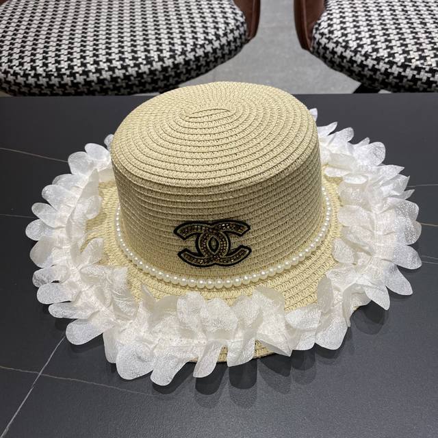 Chanel. 2025 New French Lace Bow-Trimmed Straw-Woven Flat-Top Hat For Women, Sum