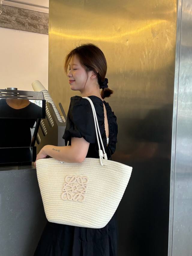 Loewe New Woven Bag, Relaxed Style, Essential For Summer Outings