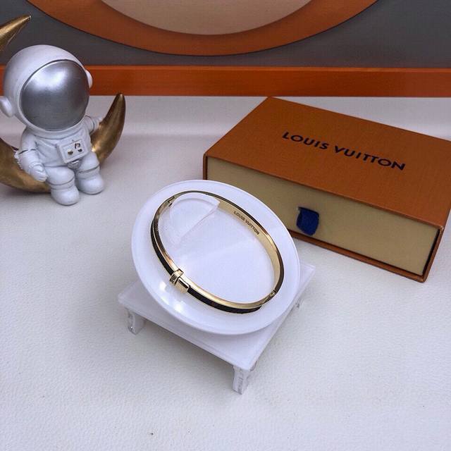 Authentic Packaging With Images! Absolutely Stunning! A Vintage Bracelet You Can