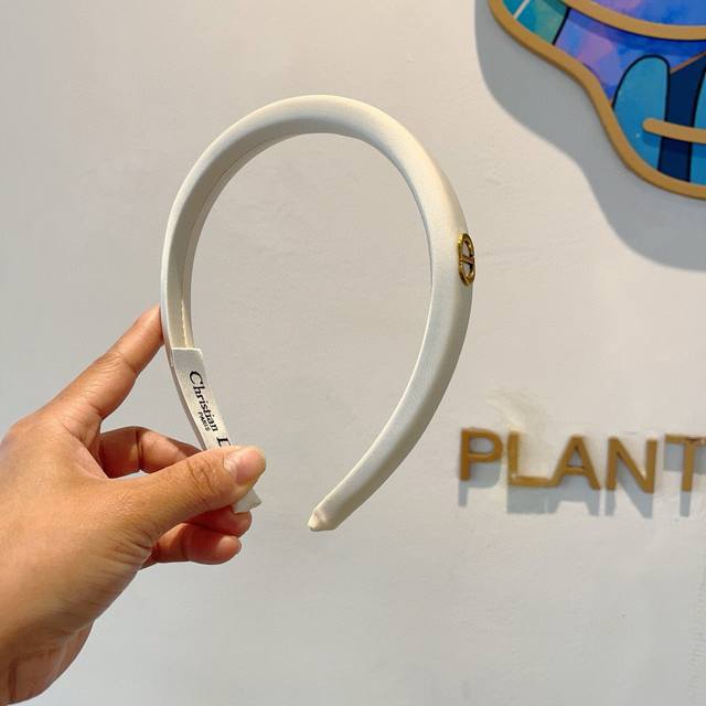 With Packaging Dior New Narrow-Style High-End Hairband, Influencer-Approved Anti