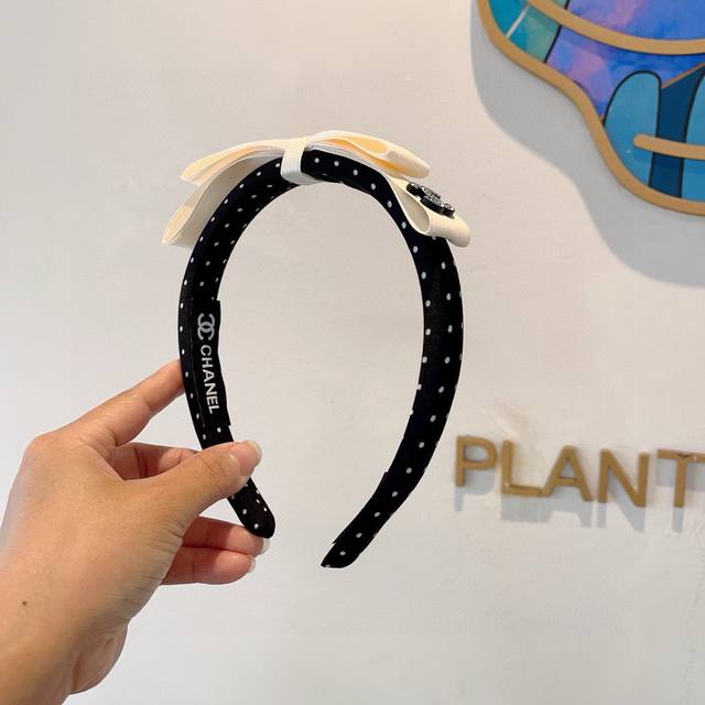 With Packaging: Chanel New Small Chanel High Crown Small Polka Dot Narrow Headba
